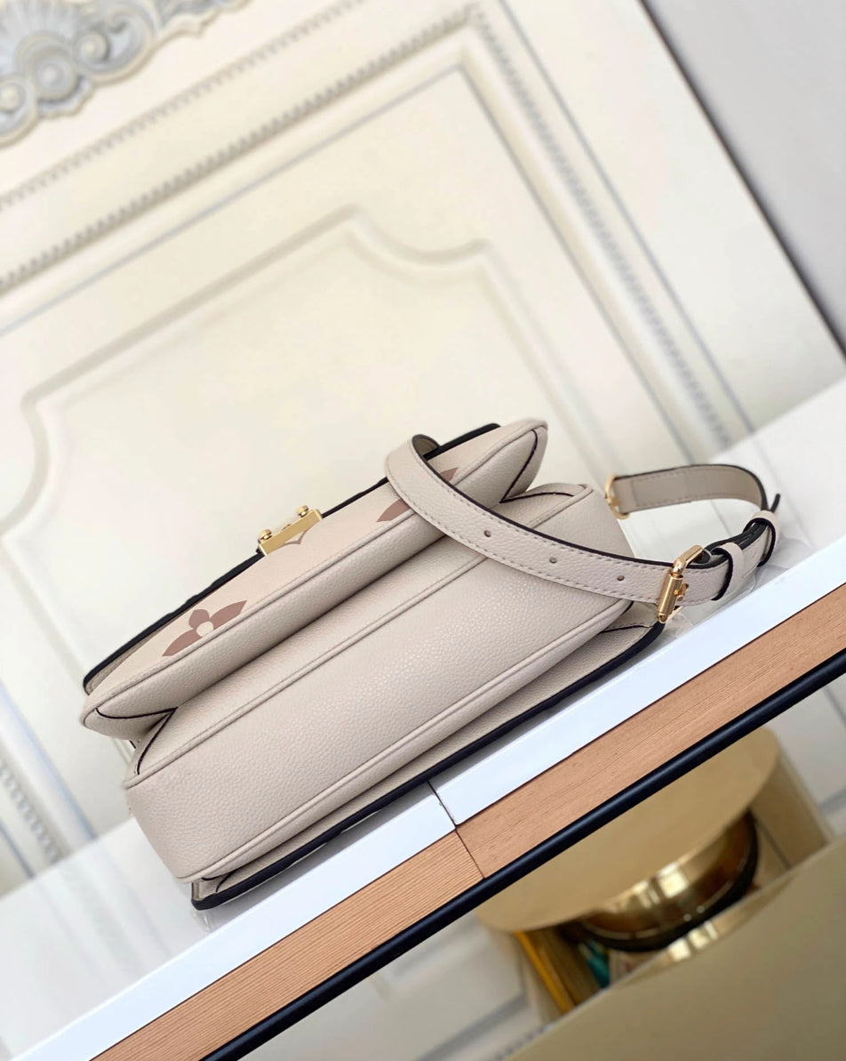 Designer Louis Vuitton hand Bag