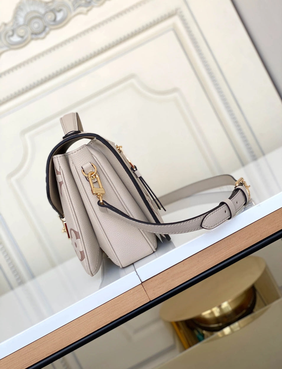 Designer Louis Vuitton hand Bag