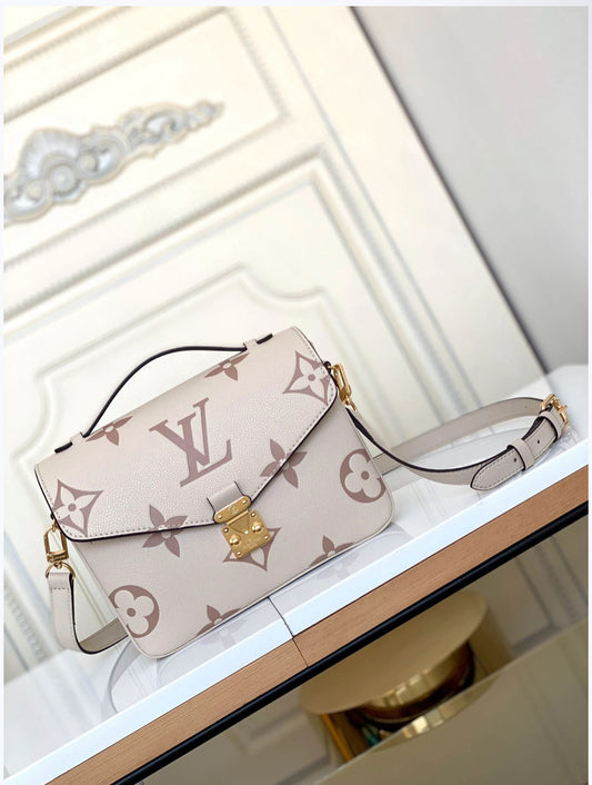 Designer Louis Vuitton hand Bag